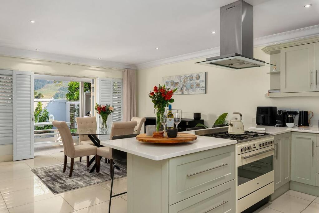 The Tram Home Stay Franschhoek Esterno foto